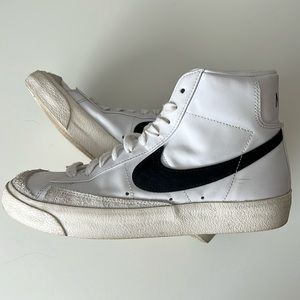 Nike Black and White Blazer Mid Women’s Size 8